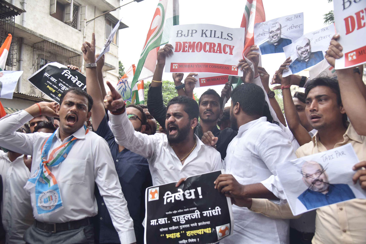 Mumbai Congress Committee & Mumbai Youth Congress Protest in Mumbai.