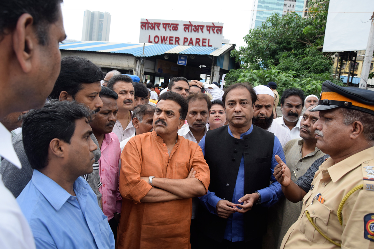 Mumbai Congress President Sanjay Nirupam visits Lower Parel Bridge which Closed from Last few Days .