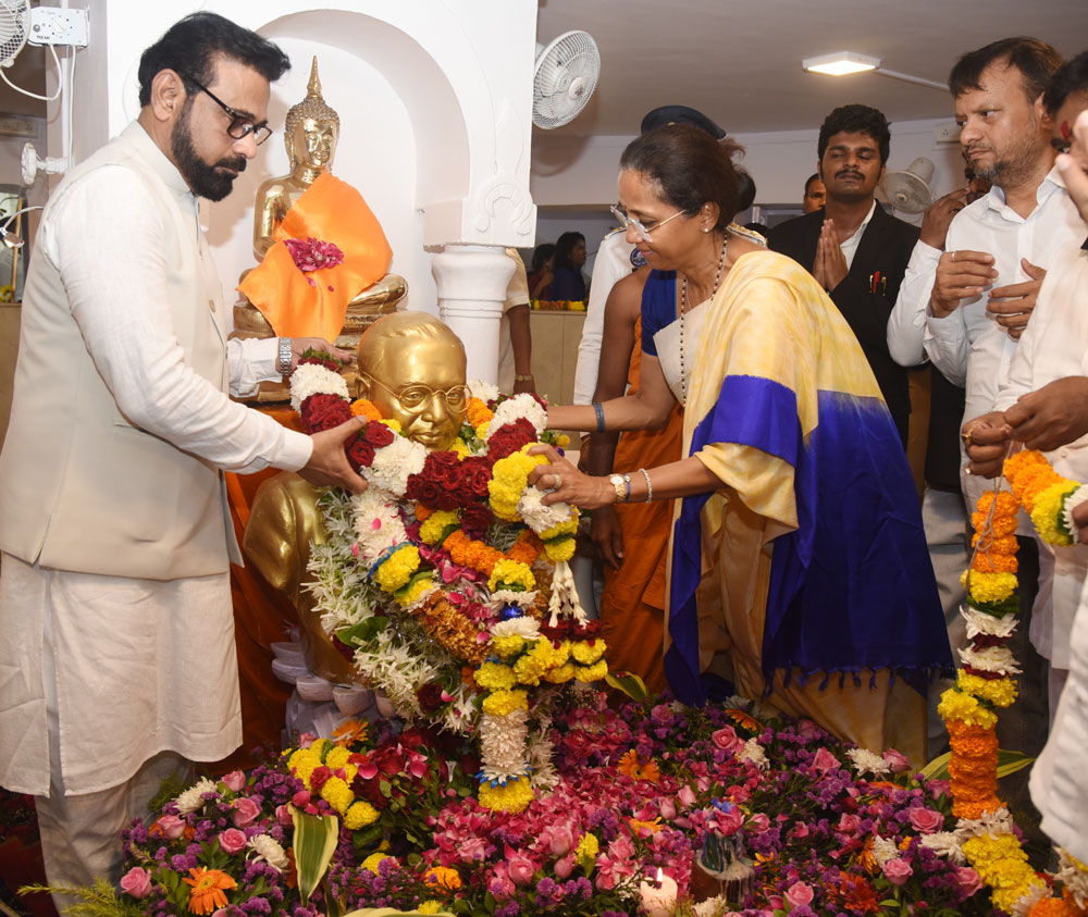 Leaders Paying Tribute to Bharatratna Mahamanav Dr. B.R. Ambedkar on 135th year Jayanti in Mumbai.