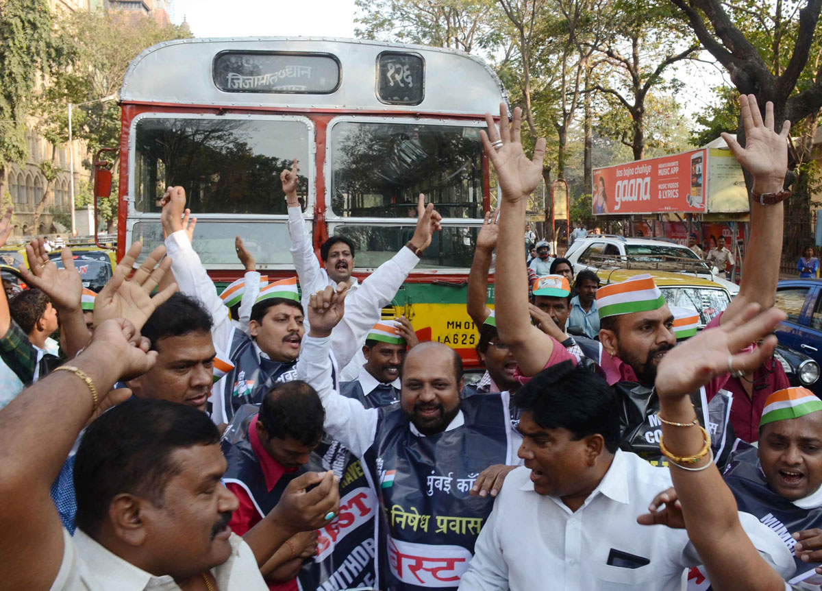 Mumbai Congress Protest against BEST Bus Fare Hike at Azad Maidan.