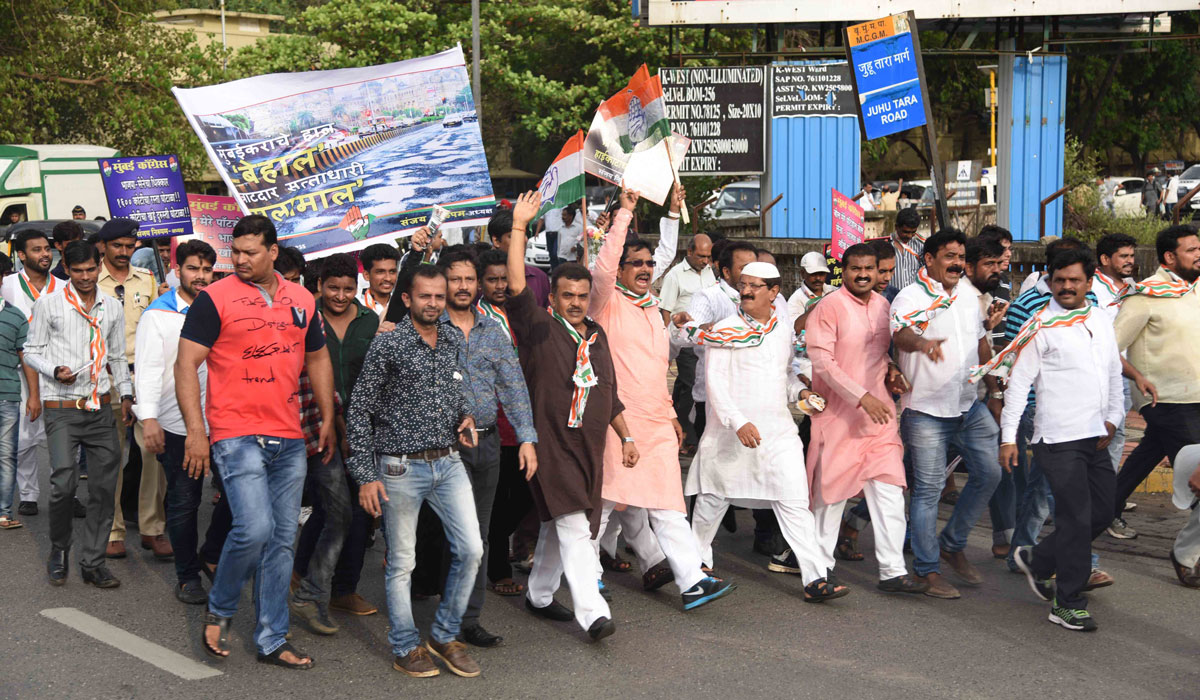 Mumbai Congress President Sanjay Nirupam Protest Padayatra at Kandivali Andheri.