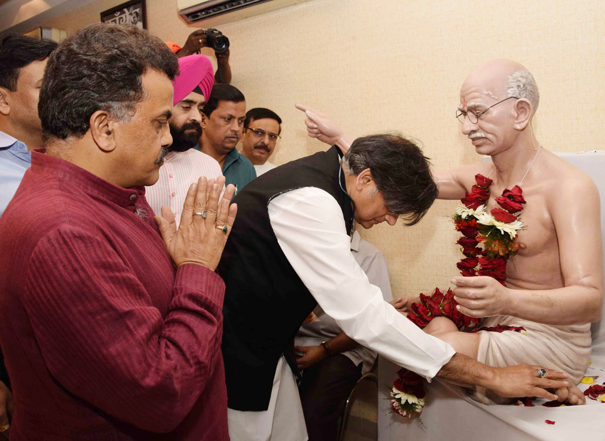 Mumbai Congress Paying Tribute to Father of the Nation Mahatma Gandhi on his Death Anniversary at Rajiv Gandhi Bhavan.