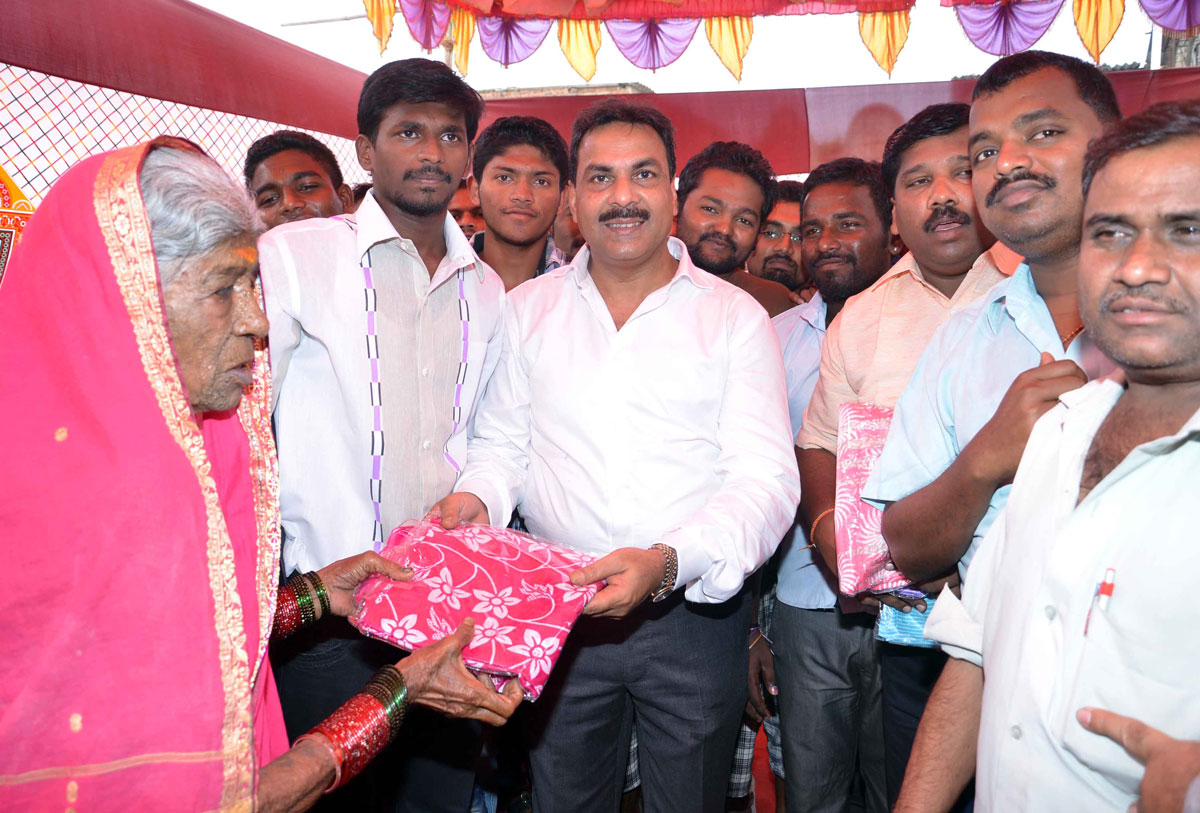 MINISTER MOHD.ARIF NASIM KHAN ON HIS BIRTHDAY TODAY IN CHANDIVLI AT KURLA.