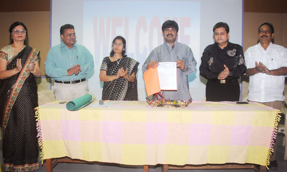 WAKE UP !!!! EXIHIBITION  AT NAPOO HINGH SCHOOL CHINCHPOKLI ON OCCASION MUMBAI CONGRESS SPOKESPERSON NIZAMUDDIN RAYEEN.