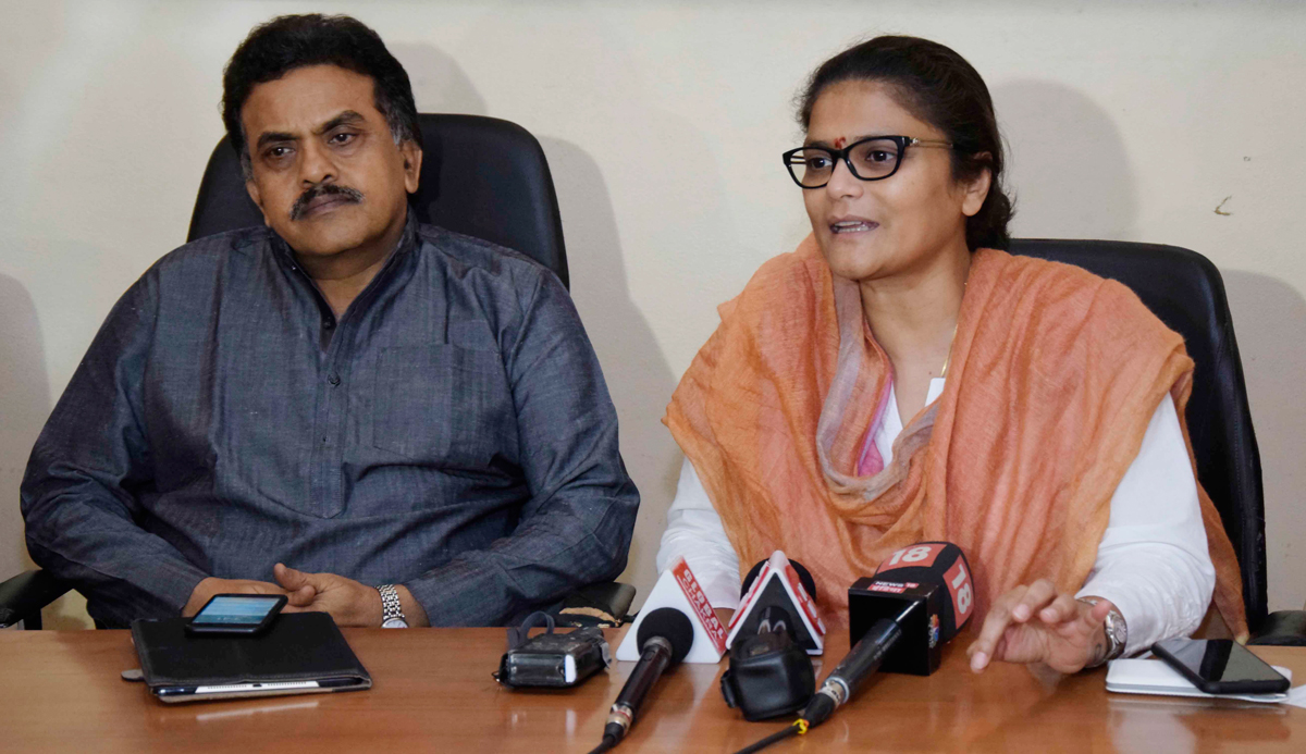 AICC Mahila Congress President MP Sushmita Dev welcomed at Mumbai Congress by MRCC President Sanjay Nirupam also Press Meets .