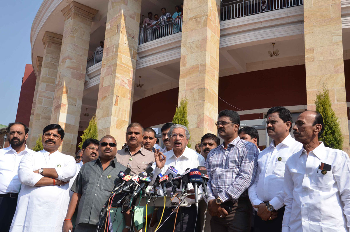 4th DAY WINTER SESSION AT NAGPUR VIDHAN BHAVAN.