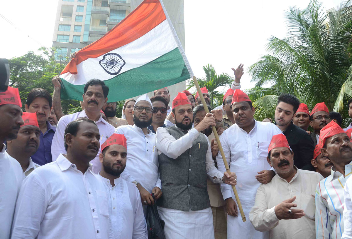 All Party Leader's Homage to Krantiveer's on Occasion of Kranti Din at August Kranti Maidan Gawalia Tank.