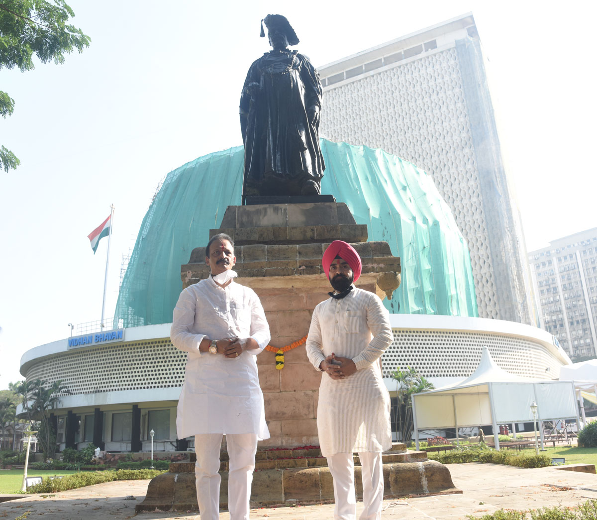 Newly Appointed Mumbai Congress President MLC Bhai Jagtap & Working President Charansingh Sapra offers Floral Tribute to Statues in Mumbai of Great Personalities & aslo Visited Gurudwara,Jain Temples  in Mumbai for Blessing.