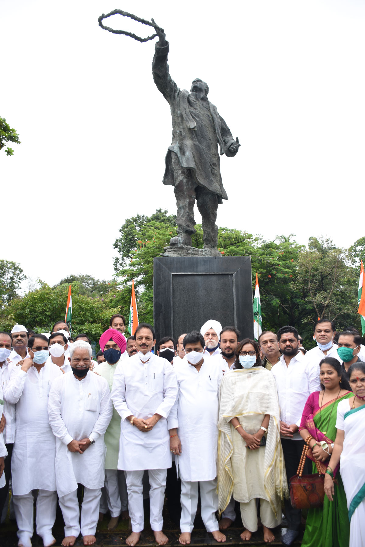Congress Party Leaders Paying Tribute to Bharat Ratna Former Prime Minister Rajiv Gandhi on his Birth Anniversary.