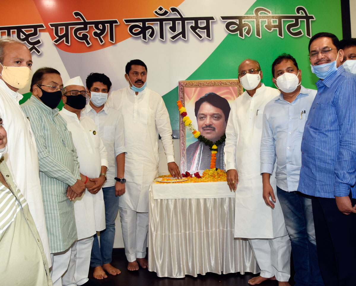 Congress Party Leaders at Gandhi Bhavan Tanna House Paying Tribute to Former Chief Minister of Maharashtra Late Vilasrao Deshmukh on his Birth Anniversary.