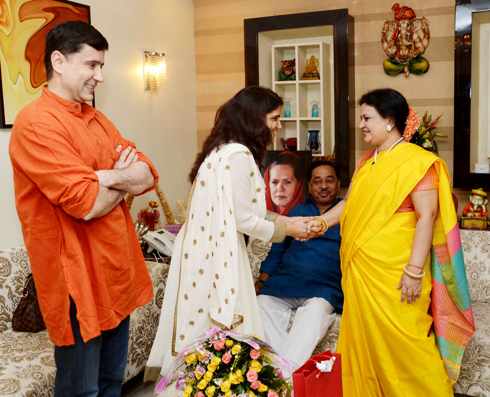 MINISTER NARAYAN RAO RANE WITH FAMILY AT SWANAND ON ONGOING DIWALI FESTIVAL.