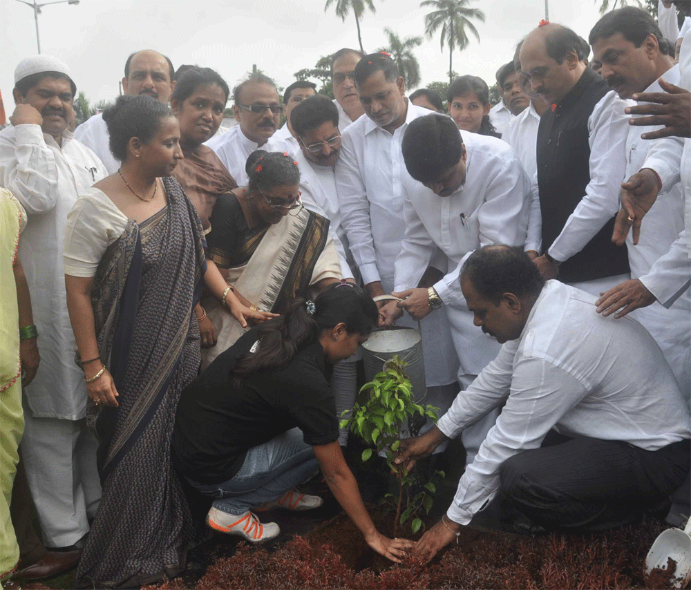 ON BIRTH ANNIVERSARY OF LATE EX. PRIME.MINISER RAJIVJI GANDHI.