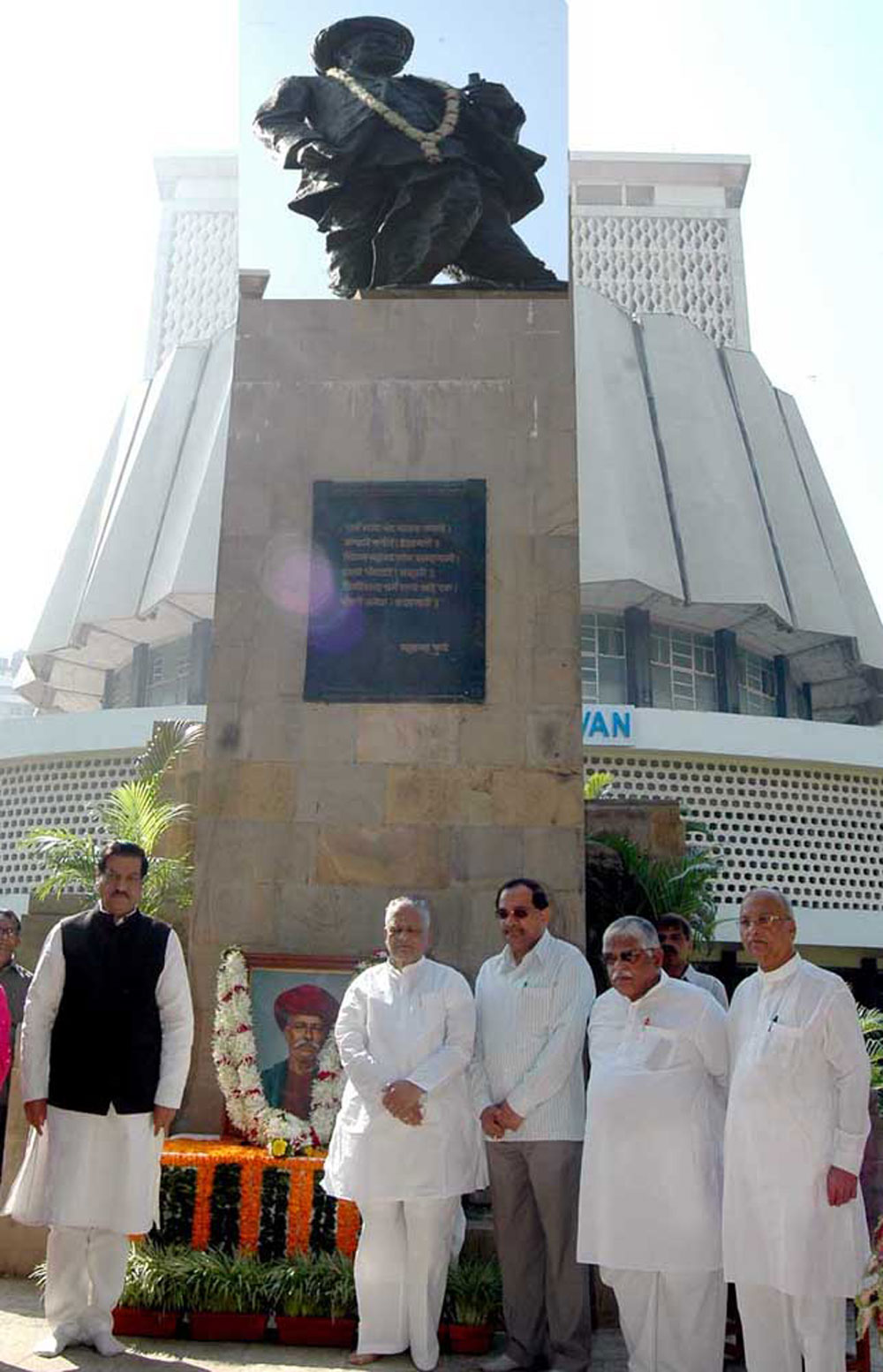 GOVERNER K SANKARNARAYANAN,VIDHAN SABHA PRESIDENT DILIP VALSE PATIL & VIDHAN PARISHAD PRESIDENT SHIVAJIRAO DESHMUKH AT VIDHAN BHAVAN MUMBAI.