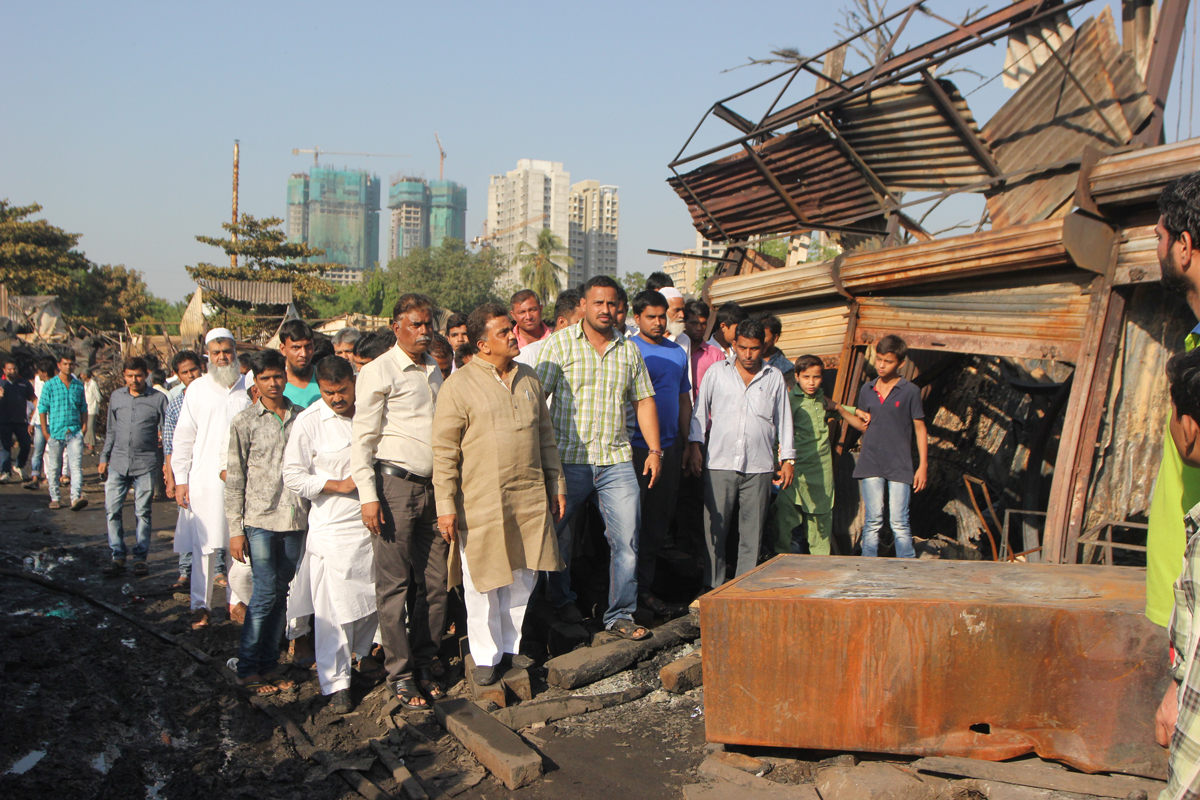 Mumbai Congress President Sanjay Nirupam visited Huge fire broke out at a Furniture Market in Oshiwara,