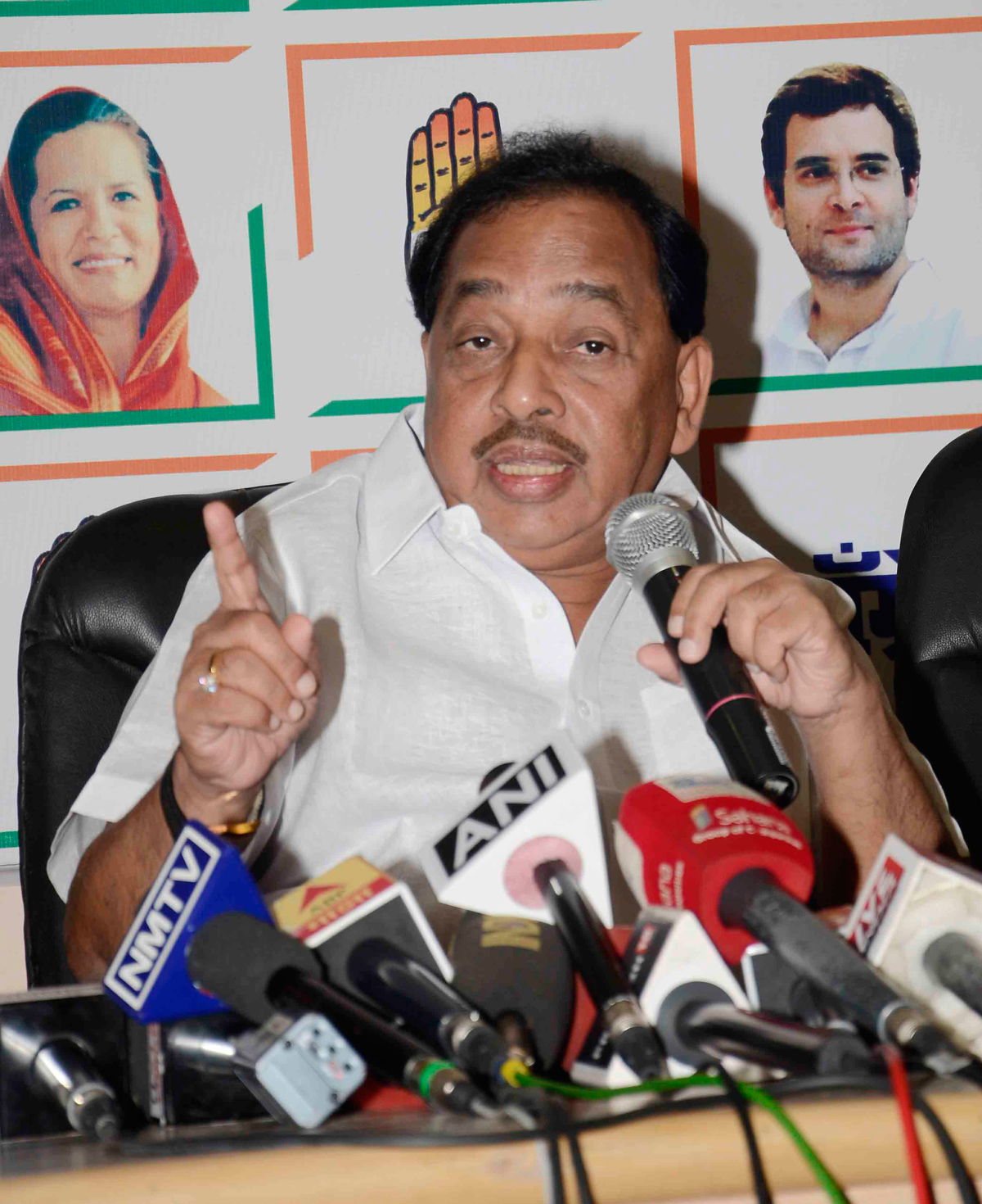 Congress Senior Leader & Ex. CM Narayanrao Rane Press Conference at Gandhi Bhavan.
