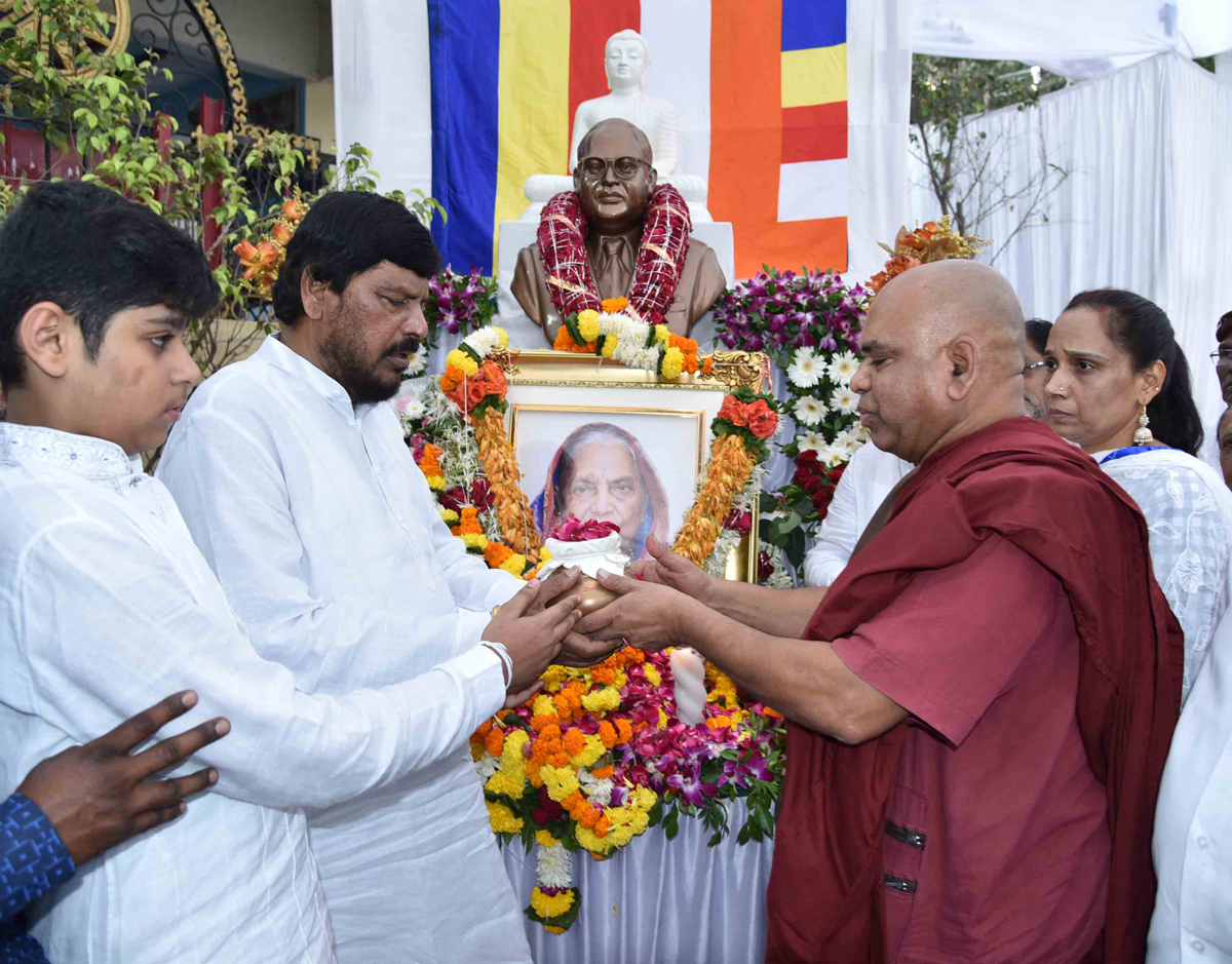RPI Leader-Social Justice & Empowerment MOS Ramdas Athawale with wife Seematai Athawale & son Jeet Paying Shradhanjali to his Mother Late  Smt.Hausabai Bandu Athawale  at Savidhan Bandra.