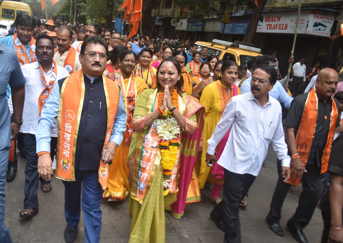 Byculla Assembly Shivsena-BJP Candidate Yamini Yeshwant Jadhav Filed Nomination Form.