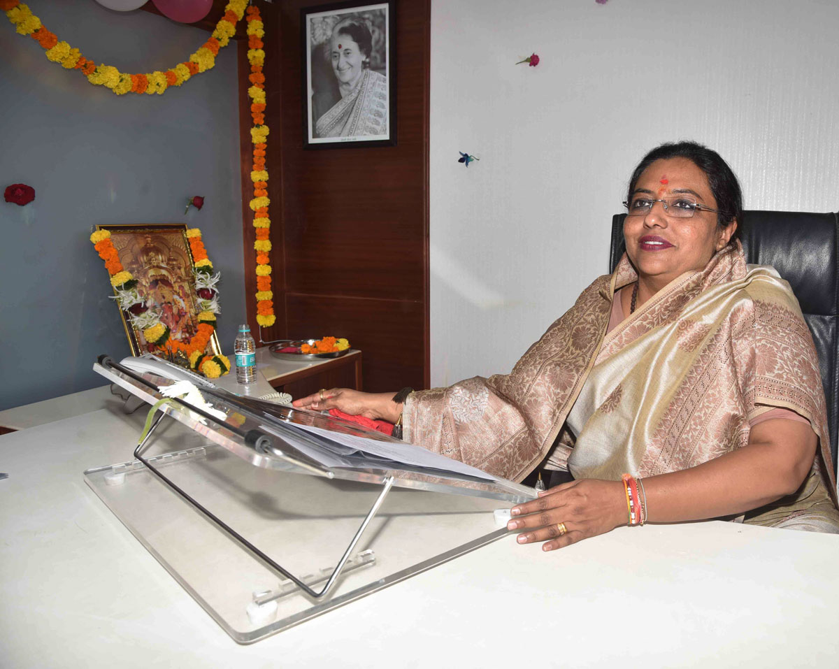 Cabinet Minister Yashomati Thakur -Sonavane Took Charge at Mantralaya.