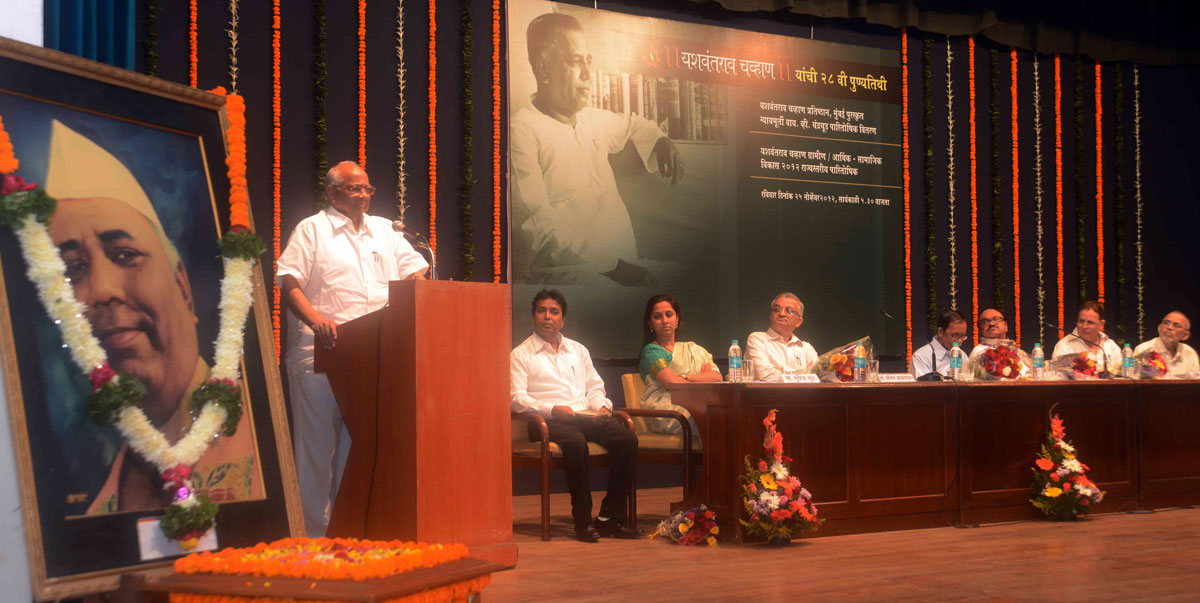 NCP CHIEF & CENTRAL MINISTER SHARAD PAWAR,MP.SUPRIYA SULE & MINISTER CHAGAN BHUJBAL AT Y.B. CHAVAN CENTRE.