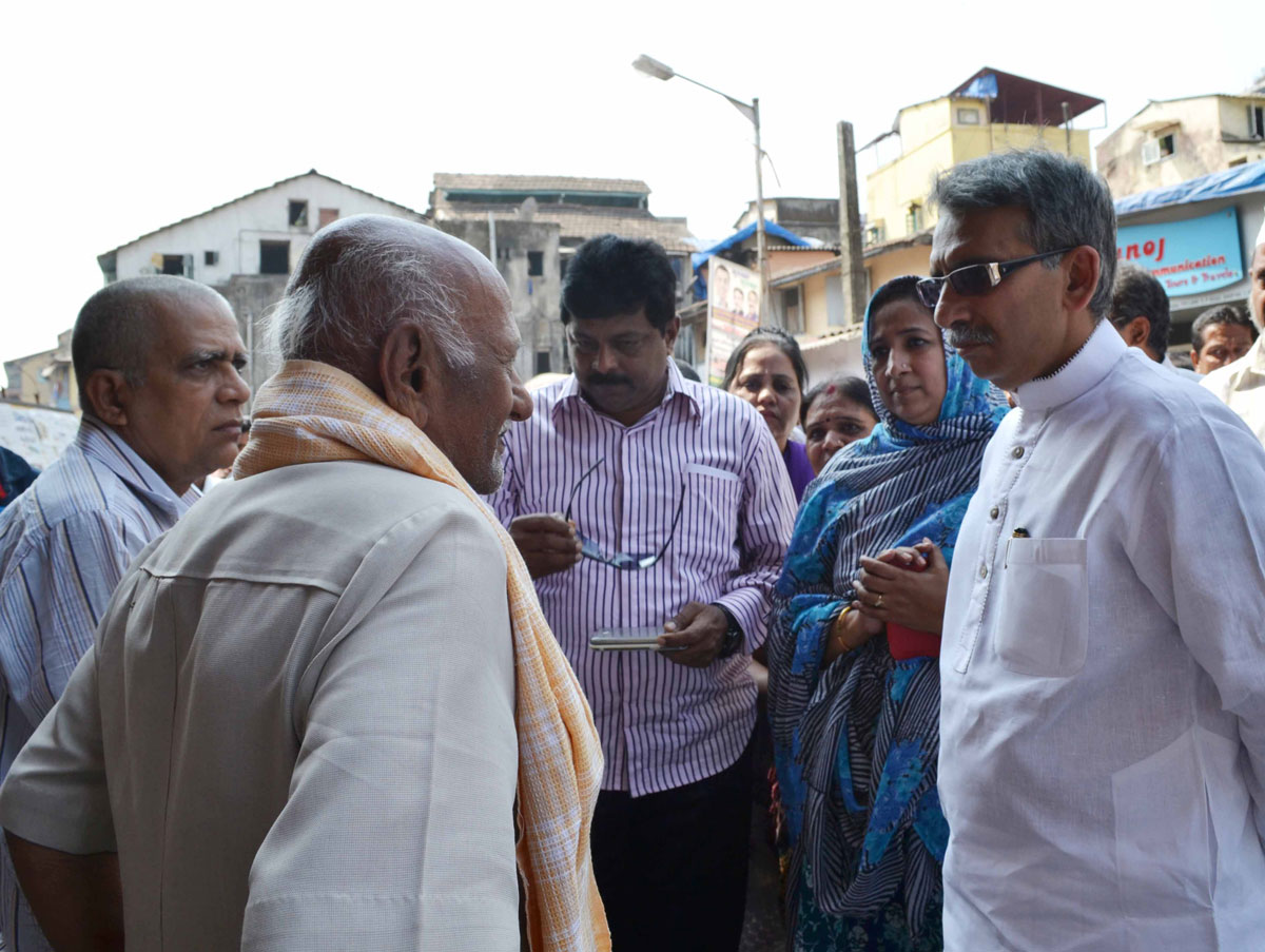 MLA Amin Patel & Corporator Sahana Rizwan Khan round in ward no.209 Kamathipura.