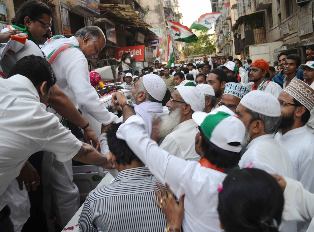 Shri Gurudas Kamat Congress / NCP / PRP (Kawade) / Republican Party of India (Democratic) Alliance Candidate from 27- Mumbai North West Parliamentary Constituency in Dindoshi Assembly.