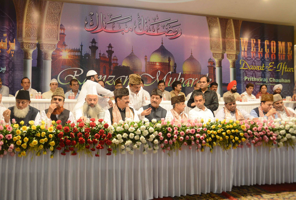 Chief Minister Prithviraj Chavan during Ramzan"Dawat-E-Iftar" at Kaisar Baugh Dongri.