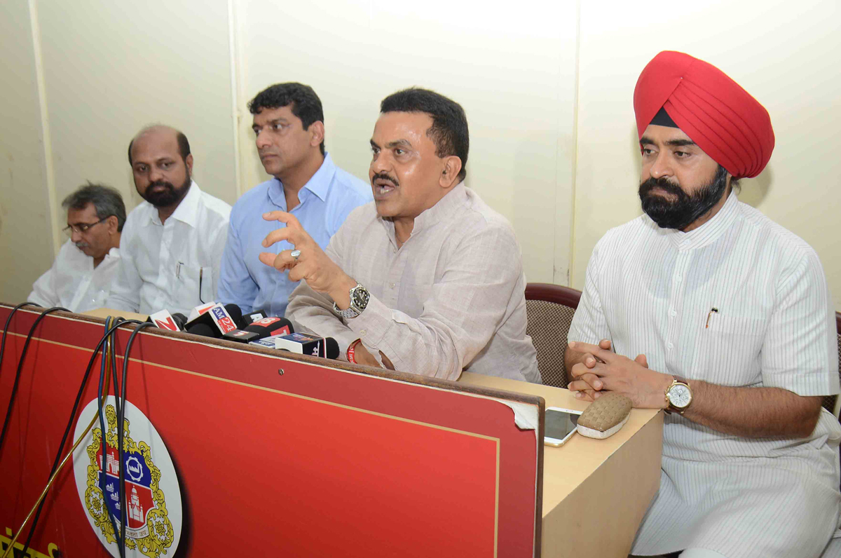 MRCC President Ex.MP Sanjay Nirupam Meets BMC Commissioner Ajoy Mehta at Main BMC CST.