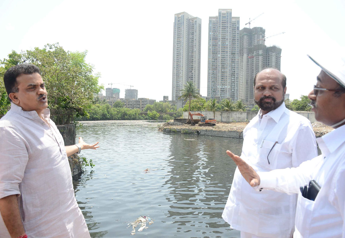 MRCC President Sanjay Nirupam & Opposition Leader Devendra (Bala) Ambekar Pre Monsoon visit to see the Cleaning of Nala's in Mumbai.