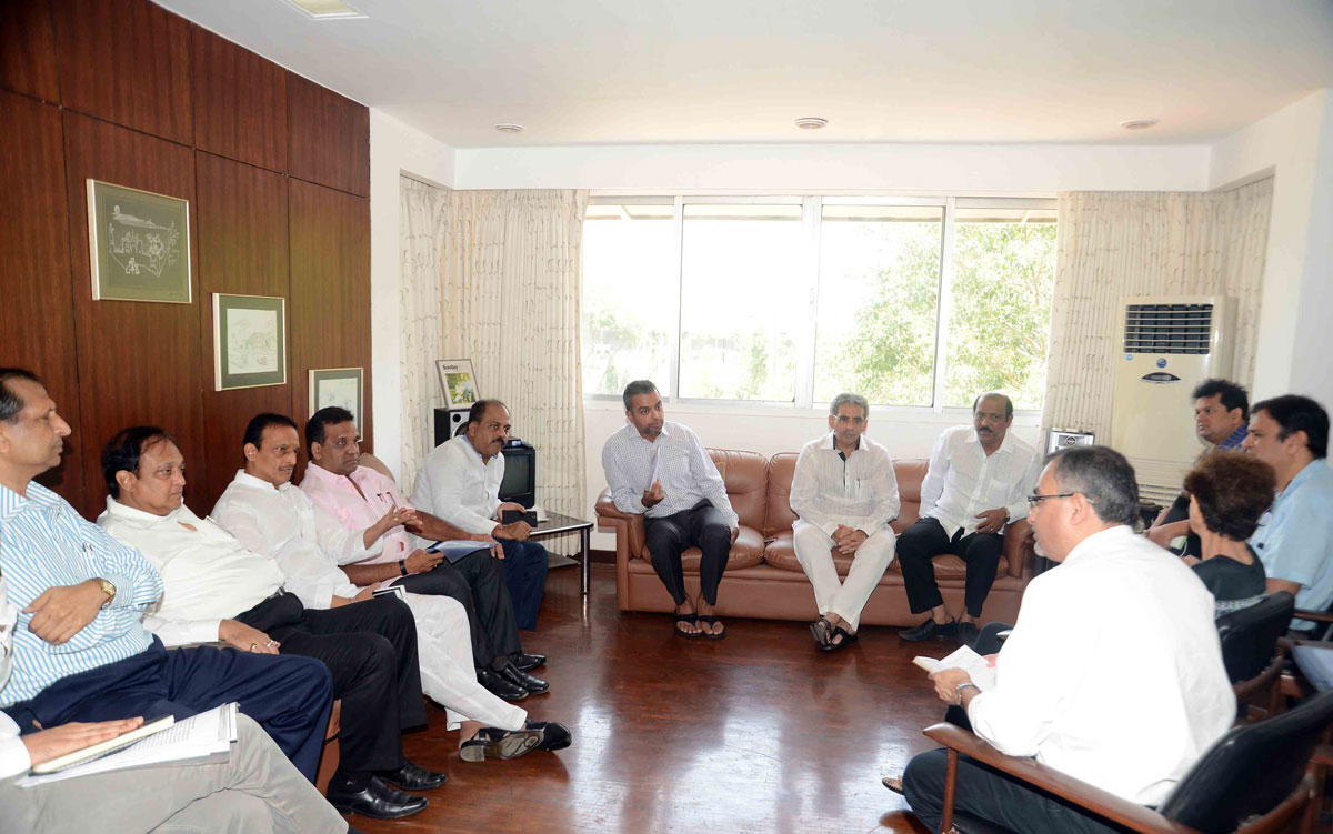 Congress Leader Ex.Min.& Ex.MP. Milind Deora meeting on Issue of New Housing Policy & Rent Control Act.