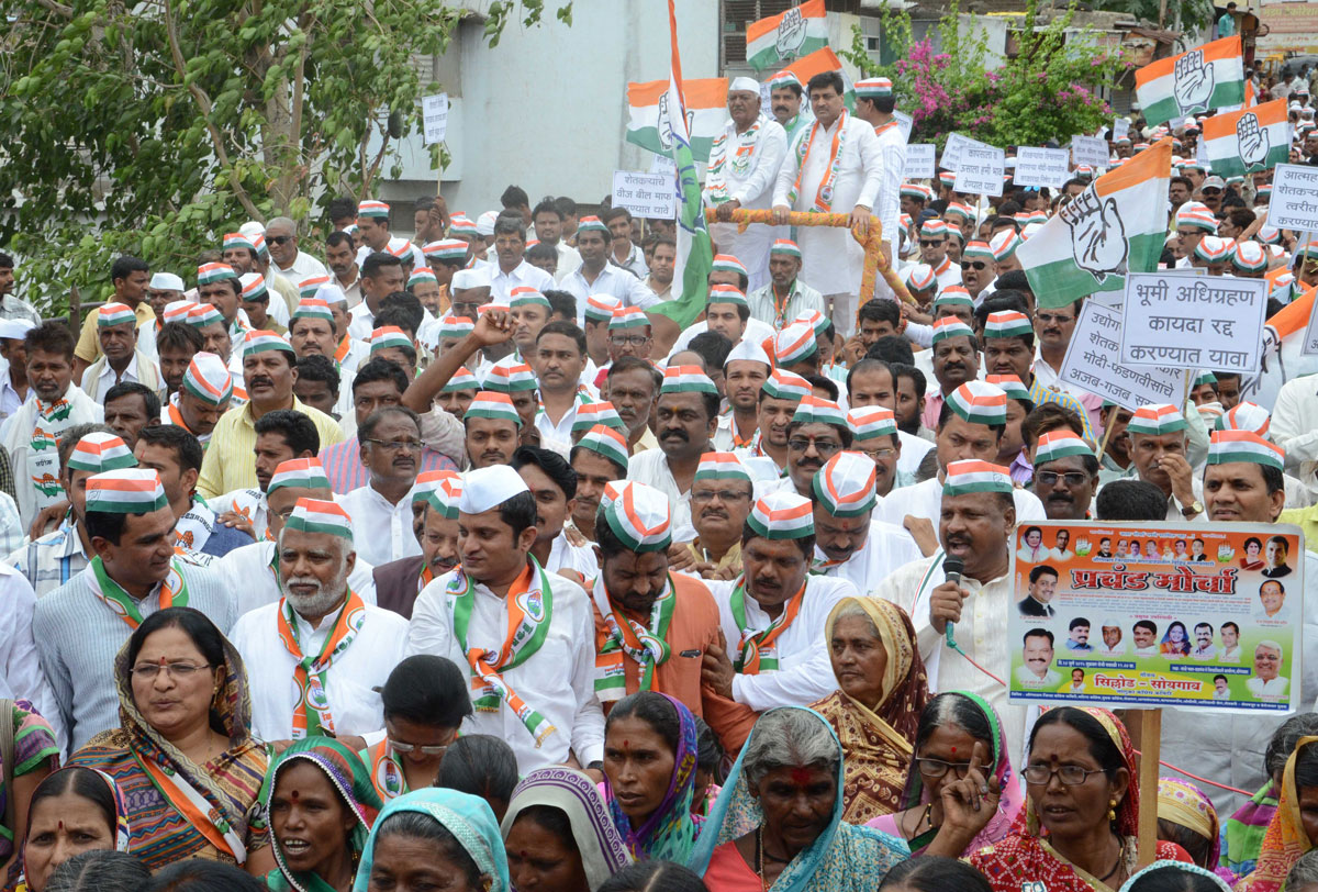 MPCC Leaders Protest for the Rights of Farmers in all over Maharshtra.