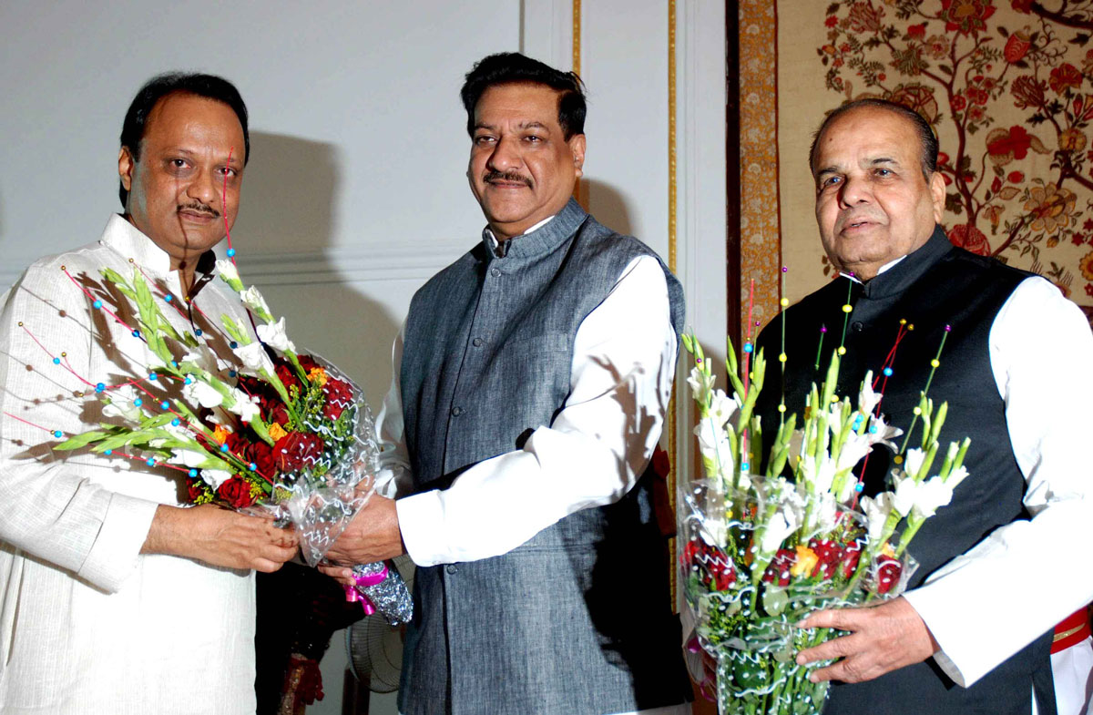 GOVERNOR K.SANKARNAYRAYANAN IS GIVING OATH TO AJITDADA PAWAR AS MAHARASHTRA DY.CHIEF MINISTER ON OCCASION CHIEF MINISTER PRITHVIRAJ CHAVAN AT RAJ BHAVAN.