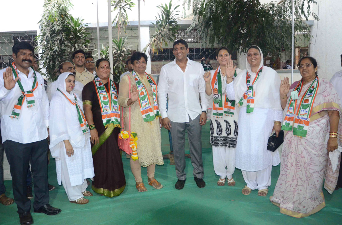 Congress Candidates Filed their Nomination Form at Malad.