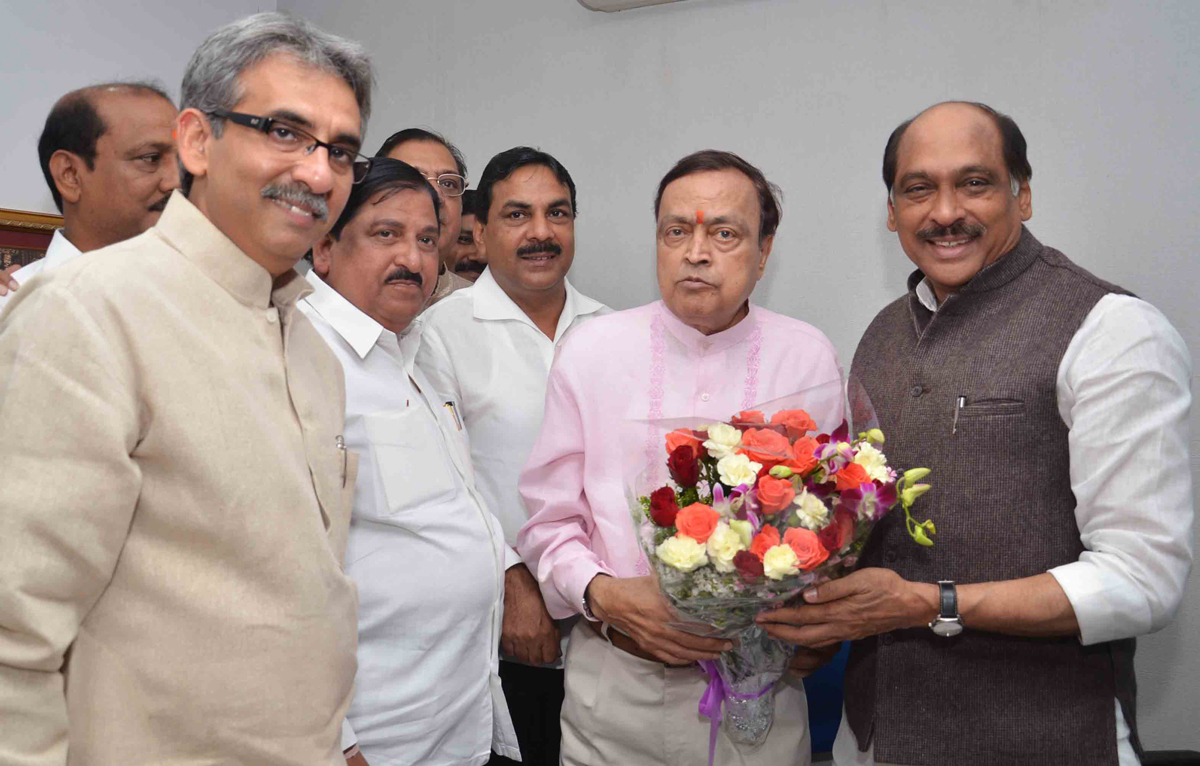 EX.UNION MINISTER & MP.MURLI DEORA ON HIS BIRTHDAY TODAY AT KHETAN BHAVAN.