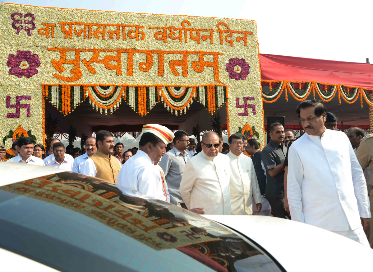 GOVERNOR K.SANKAR NARAYANAN & CHIEF MINISTER PRITHVIRAJ CHAVAN ON 63RD REPUBLIC DAY AT SHIVAJI PARK.