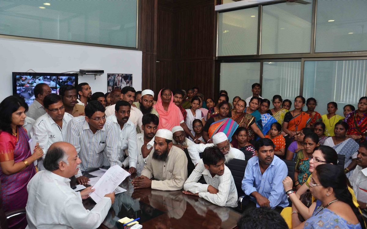 EX.UNION MINISTER & MP.GURUDAS KAMAT AT D.N.NAGAR ANDHERI OFFICE.