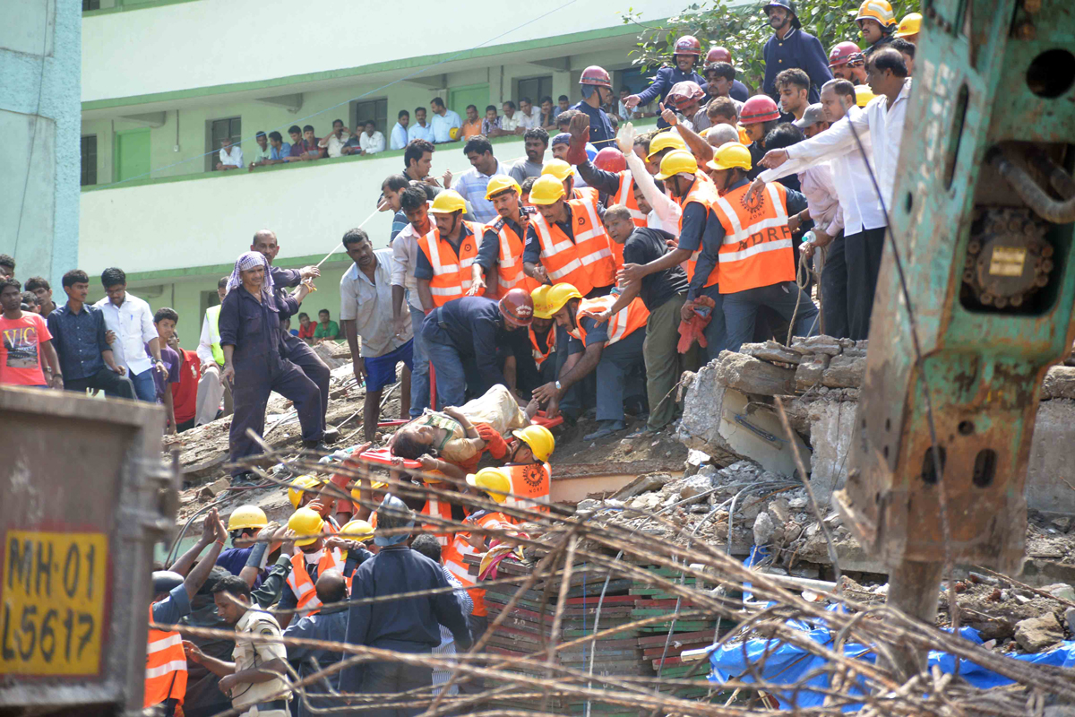 BUILDING COLLAPSED AT DOCKYARD.
