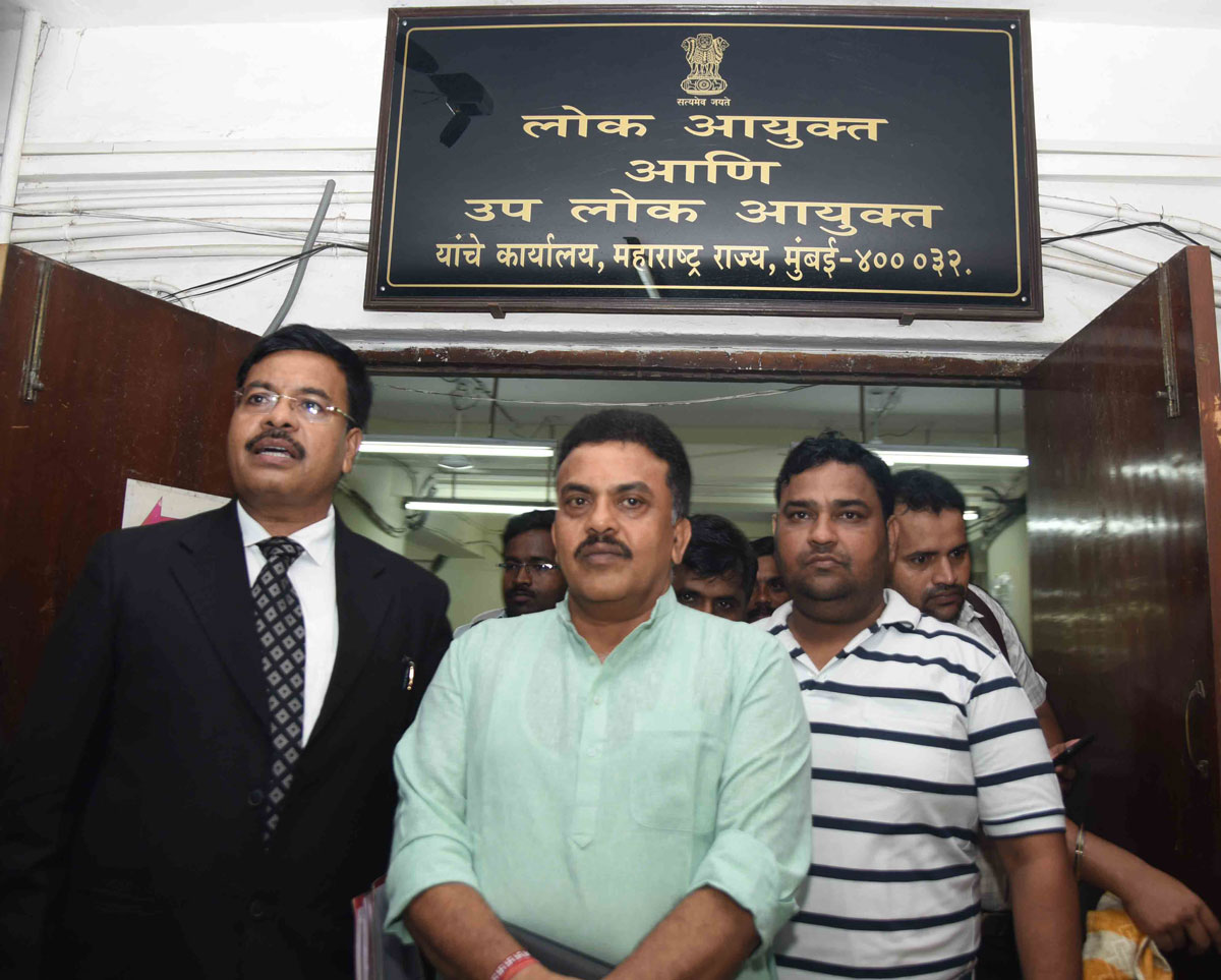Mumbai Congress President Sanjay Nirupam at Lokayukta Office Opposite Mantralaya .