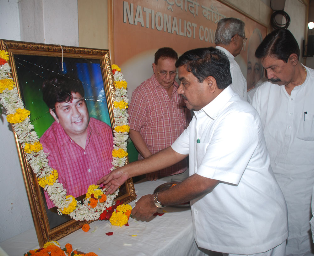 SHARADHANJALI TO JITENDRA PICHAD BY NCP LEADERS AT NCP BHAVAN NARIMAN POINT MUMBAI.