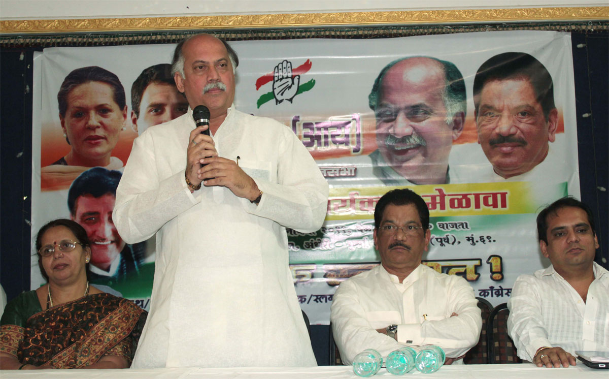 M.P.& EX.UNION MINISTER GURUDAS KAMAT IN ACTIVE MEMBERS MEETING AT ANDHERI.