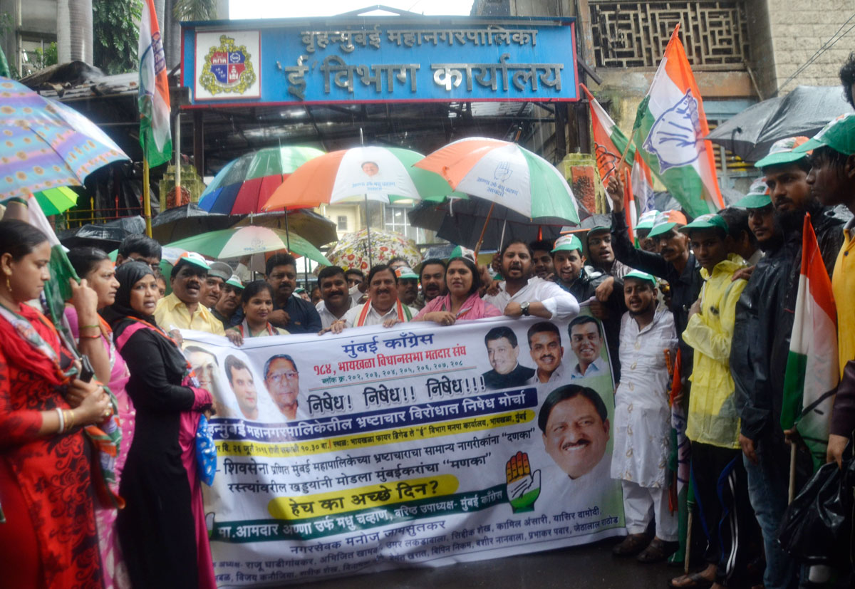 Mumbai Congress Protest against BMC all over Mumba BMC ward wise Agitation.