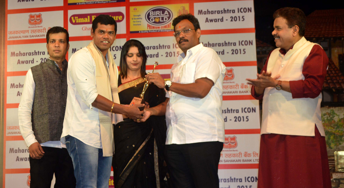 "ART IN FASHION" Director & Chief Editor Sarika Kadam Organised "Maharashtra Icon Awards-2015" in Chief Presence Of Minister Vinod Tawade at Yashwant Natya Gruh Matunga.