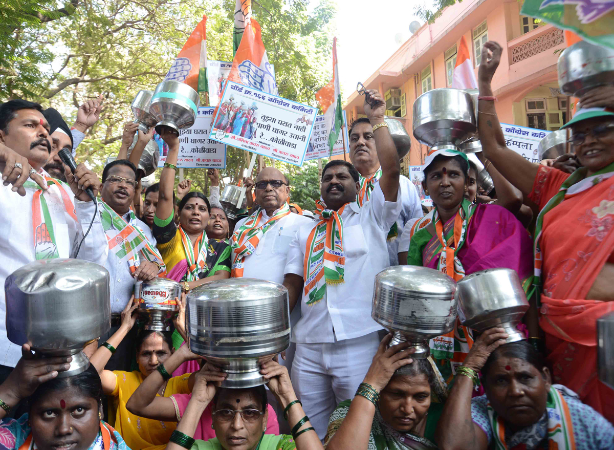 Sion Koliwada ward no.166 Congress Committee "Handa Morcha" Protest Rally at BMC F/Ward.