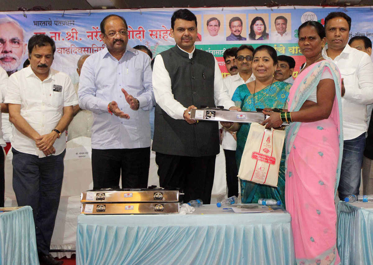 Chief Minister Devendra Fadnavis Celebrating PM Narendra Modi Birthday at Dahisar.