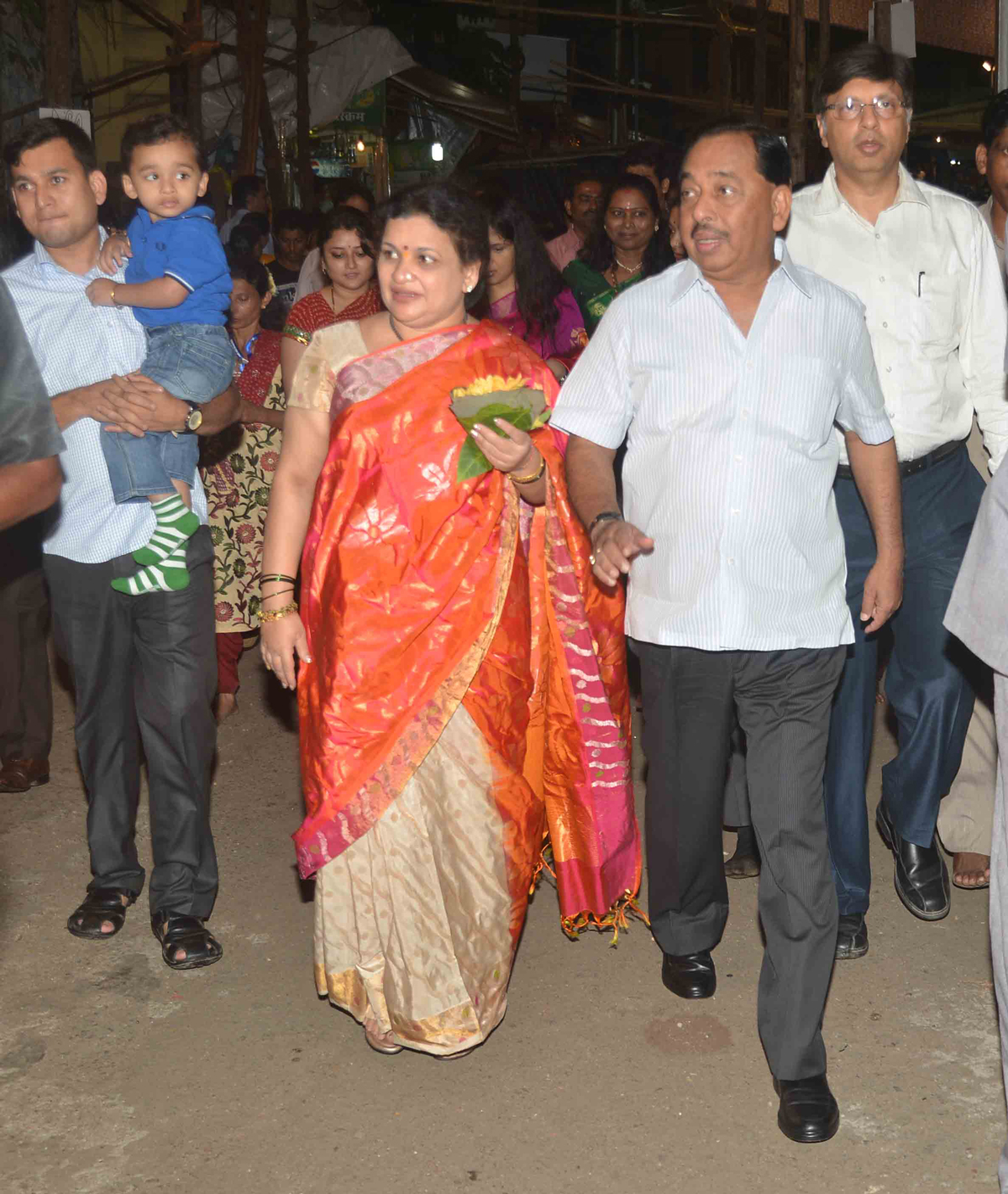 MINISTER NARAYANRAO RANE WITH FAMILY AT MAHALAXMI TEMPLE.