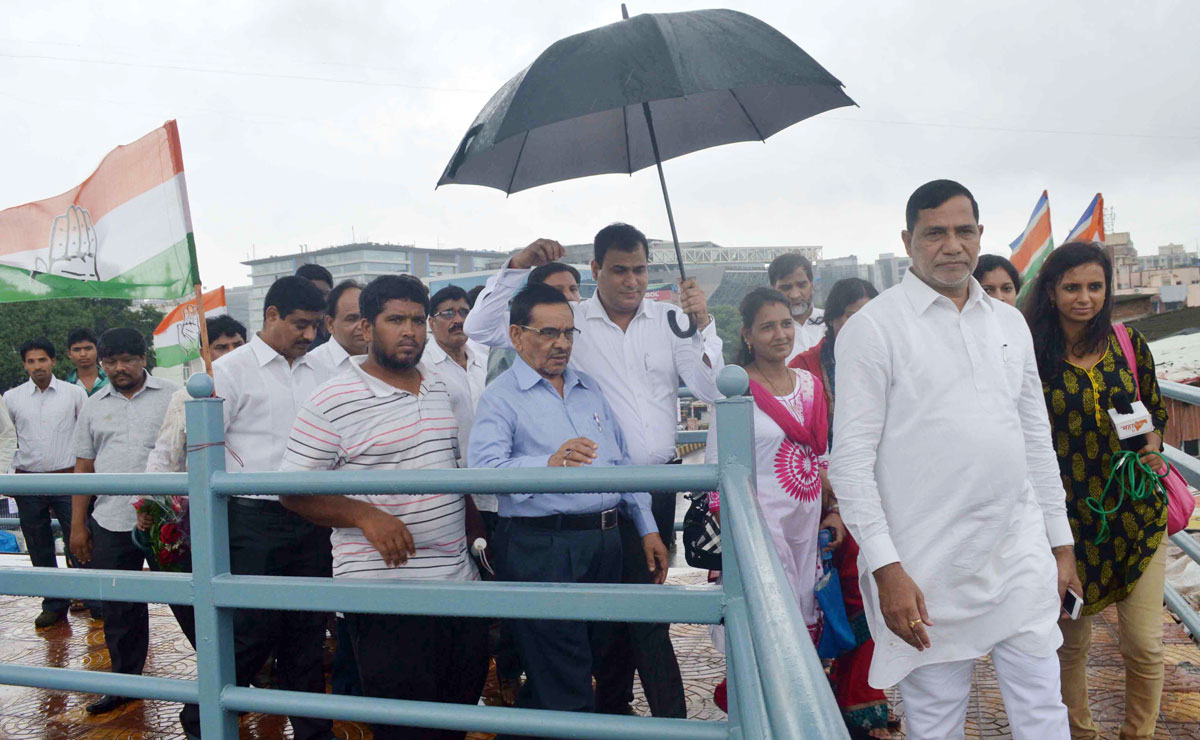 Kalina Asembly MLA Kripashankar Singh Inaugurate by Use public Toilet & Foot Over Bride Near SCLR Road at Kurla.