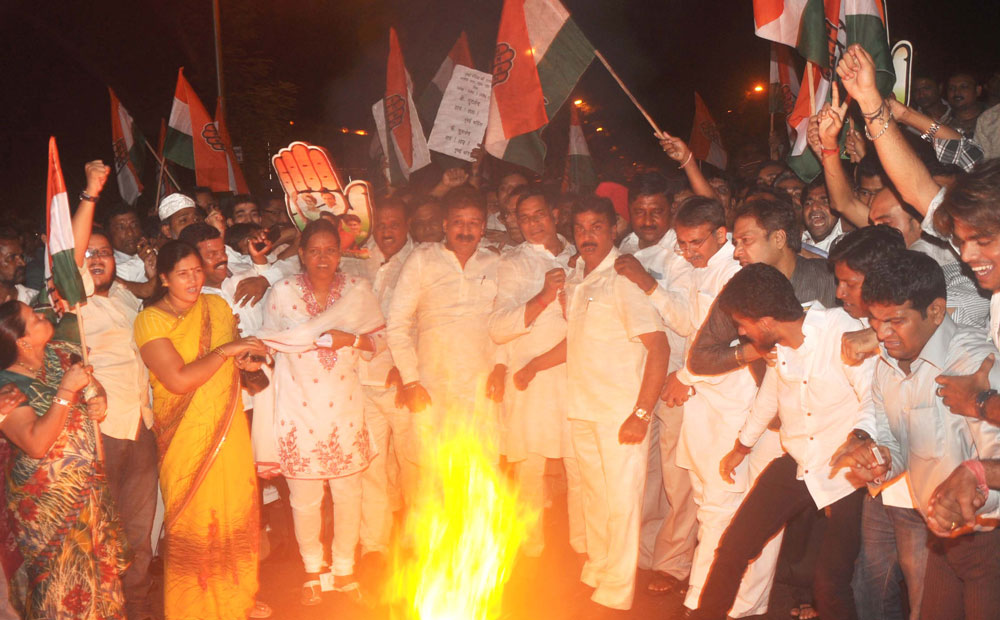 N.S.U.I.CELEBRATES FOUNDATION DAY ON OCCASION MLAMADHU CHAVAN & NSUI MUMBAI CITY PRESIDENT HEENA VIJAY KANOJIYA AT BYCULLA.