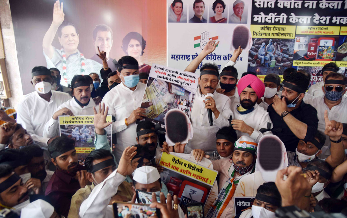 MRCC and MPCC Protest Against Modi Government at Mumabi Congress Office.