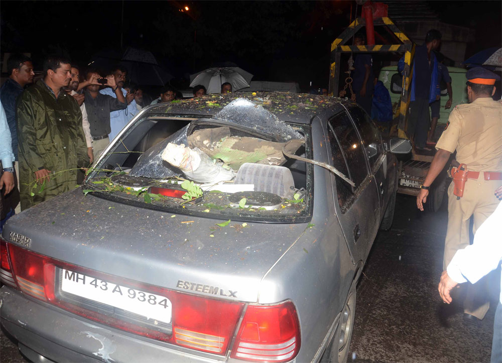 BOMB BLAST IN MUMBAI DADAR.