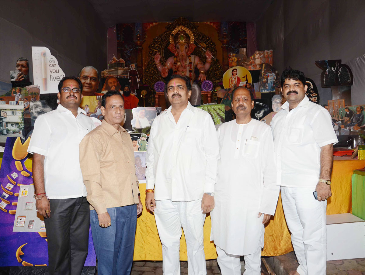 GUARDIAN MINISTER OF MUMBAI JAYANTRAO PATIL FOR GANESH DARSHAN IN SOUTH MUMBAI.
