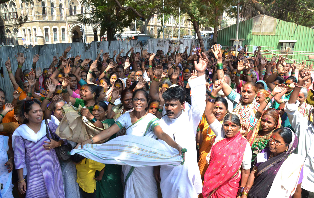 Maharashtra Niradhar & Dev Dasi Mahila Protest at Azad Maidan.